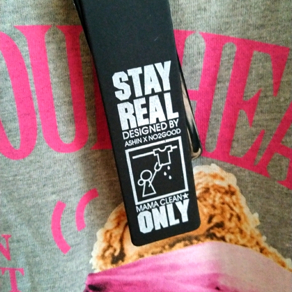 STAYREAL tee - NWOT - Picture 4 of 9